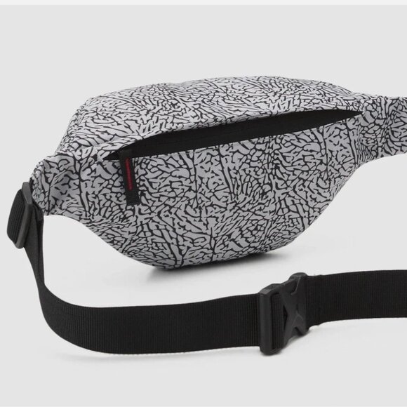 Jordan Air Jordan Crossbody Belt Bag NWT Unisex - Picture 16 of 16